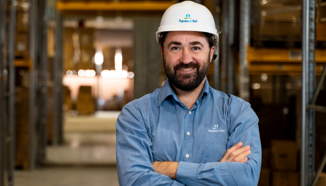 Imagen de trabajador con casco para la seguridad